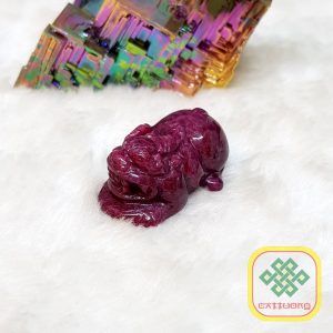 Tỳ Hưu Cõng Gậy Như Ý Đá Ruby Thiên Nhiên Size Lớn – TH011